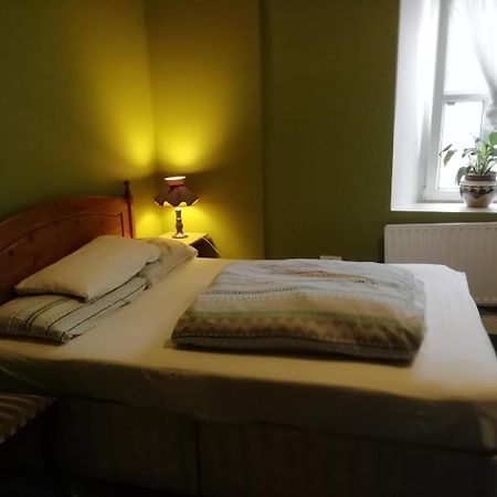 Macgabhainns Backpackers Hostel キルケニー エクステリア 写真