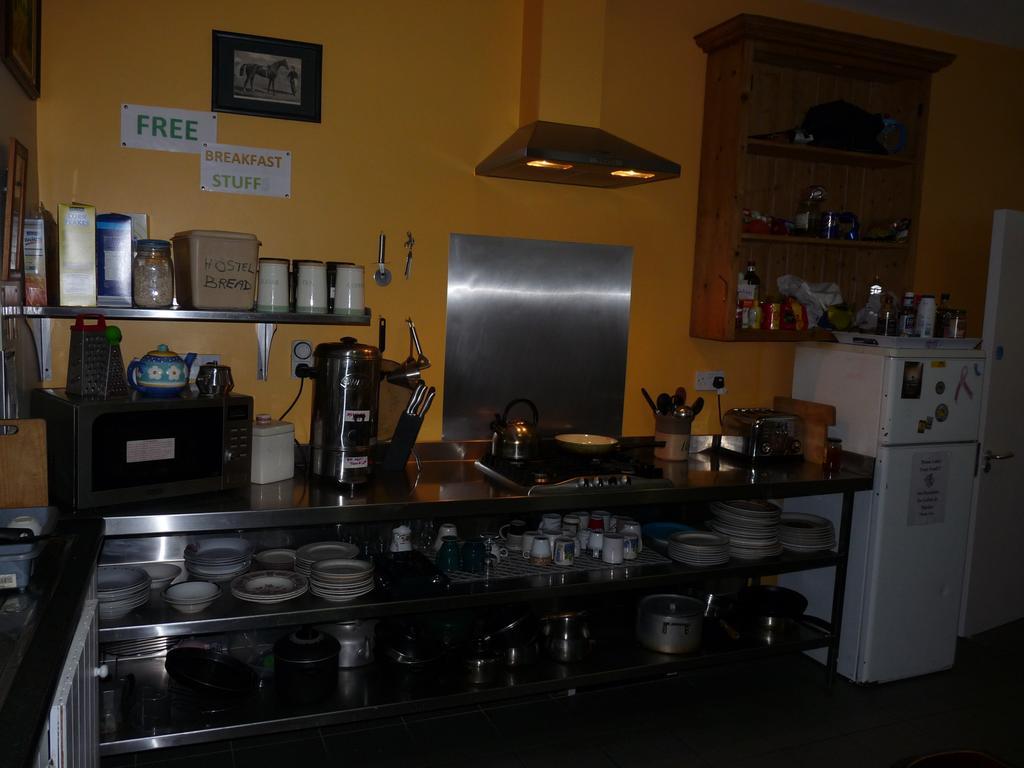 Macgabhainns Backpackers Hostel キルケニー エクステリア 写真