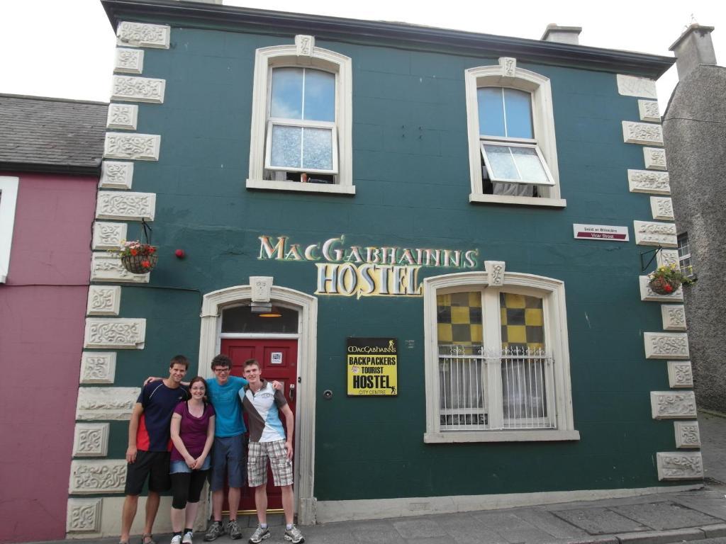 Macgabhainns Backpackers Hostel キルケニー エクステリア 写真