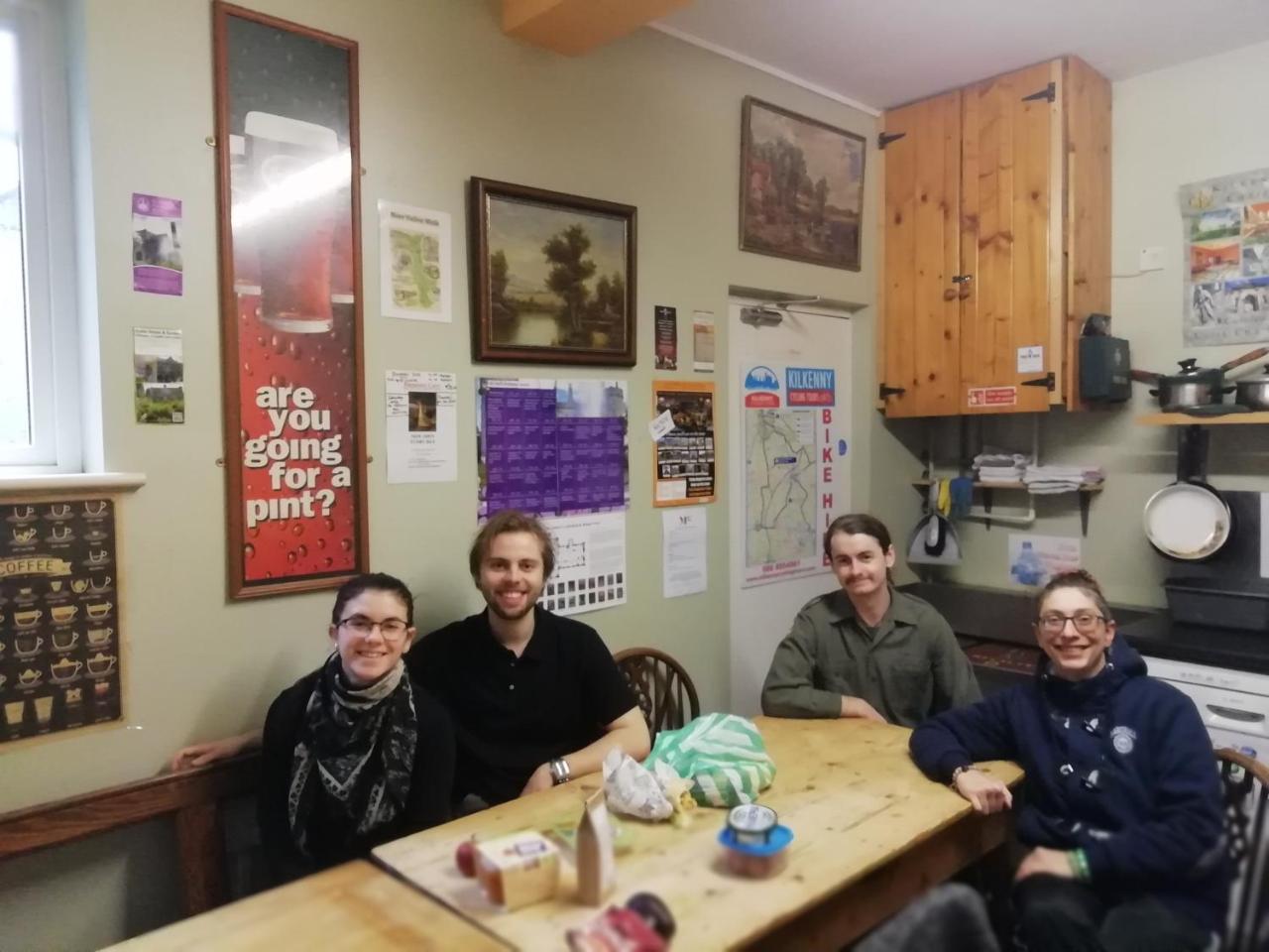Macgabhainns Backpackers Hostel キルケニー エクステリア 写真