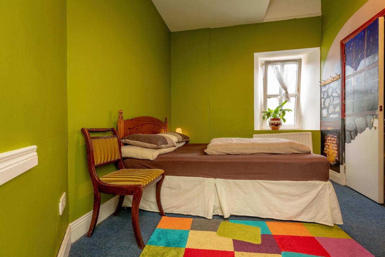 Macgabhainns Backpackers Hostel キルケニー エクステリア 写真
